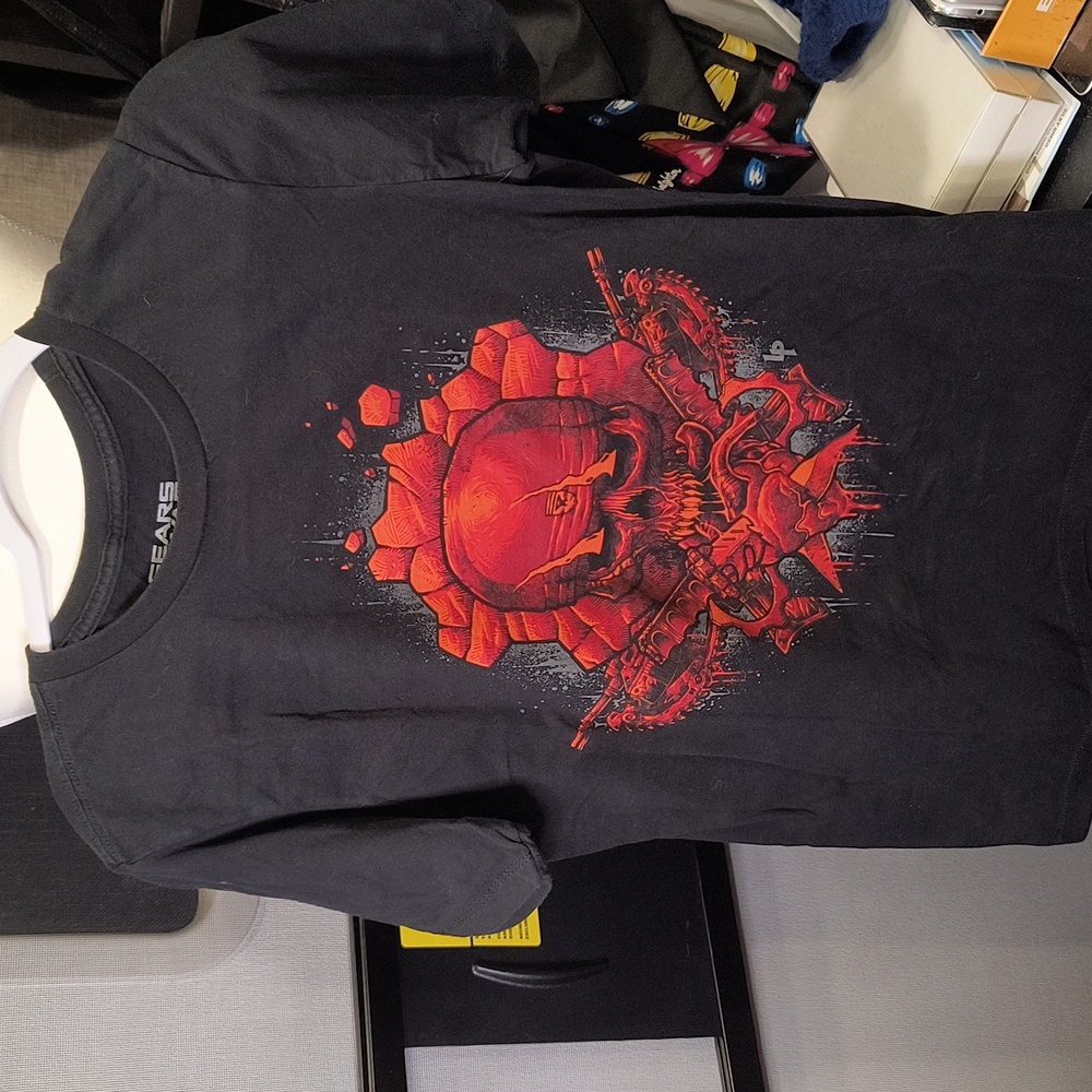 Gears Of War (Gears 5) Tee 100% cotton, pre-shrunk, Size Medium, EUC